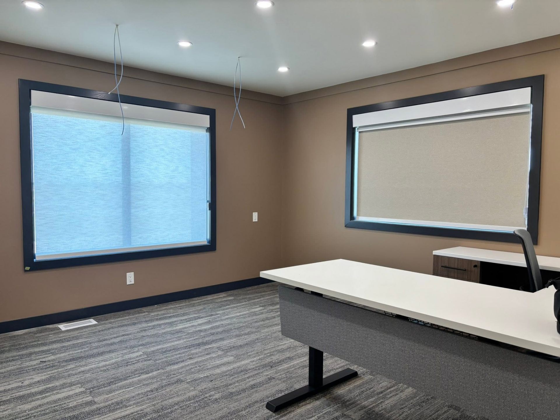 Corner Suite · Charcoal Frames